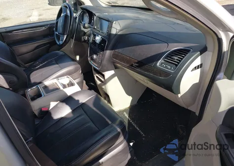 2012 Chrysler Town & Country Touring z USA, uszkodzony, nr VIN 2C4RC1BG1CR374965